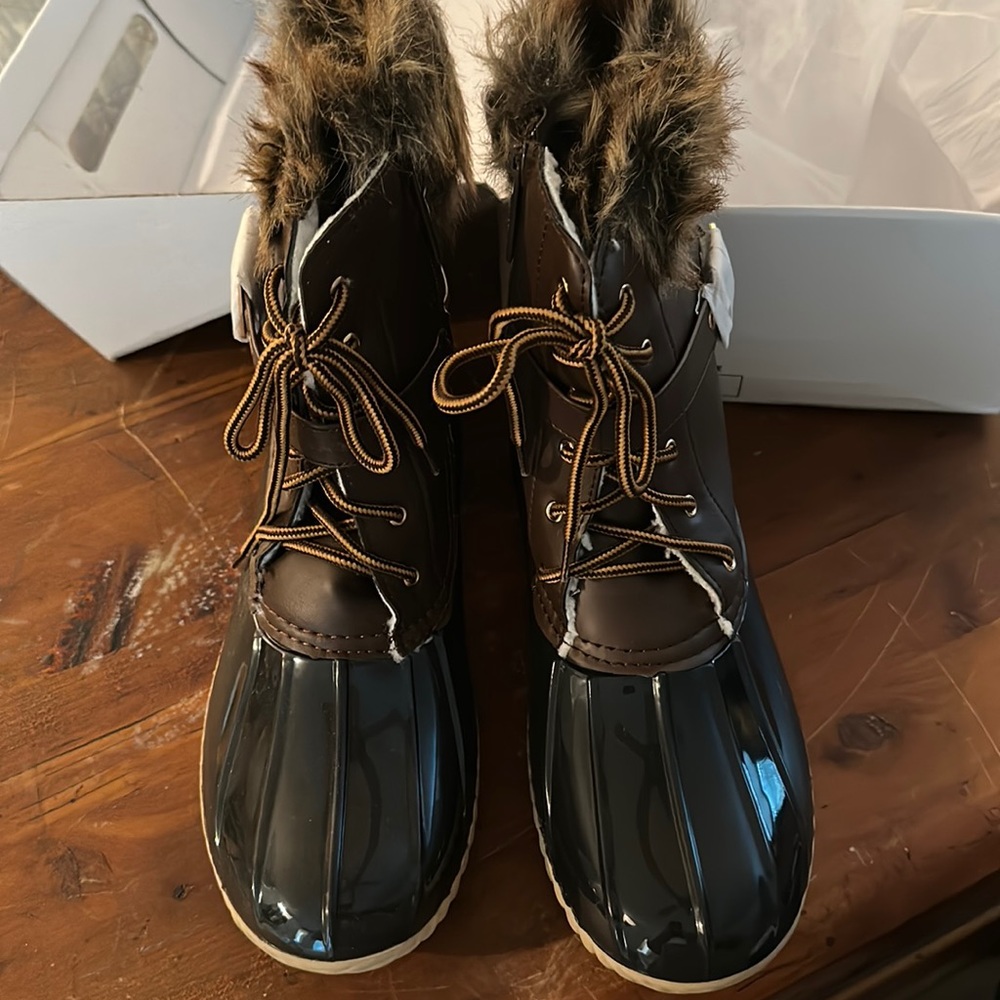 Duck boots